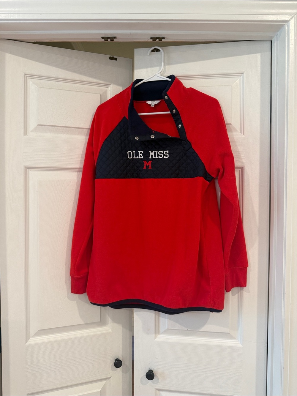 crown & ivy Red and Navy Ole Miss Pullover Hoodie